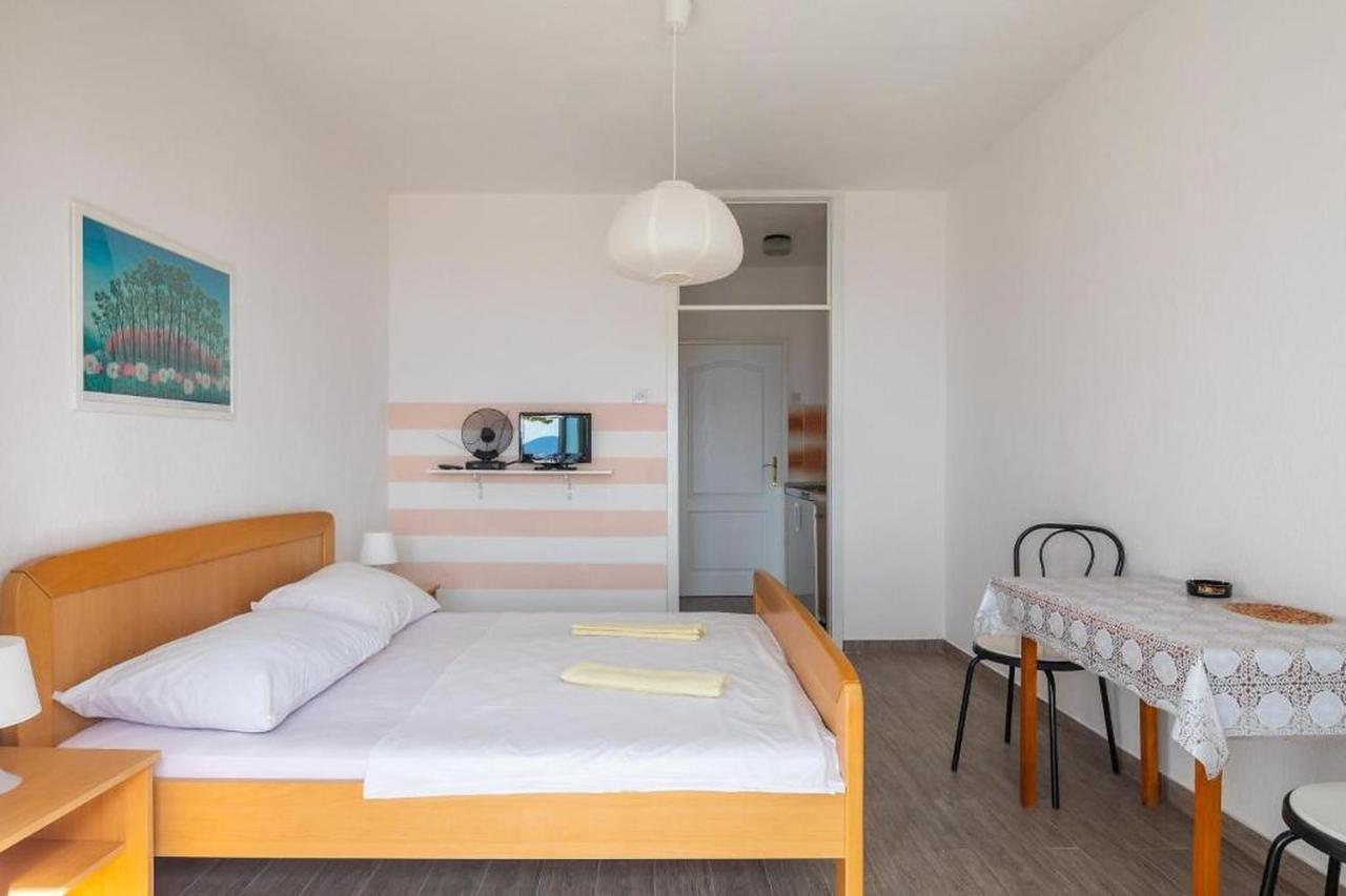 Apartments Roza Омиш Экстерьер фото