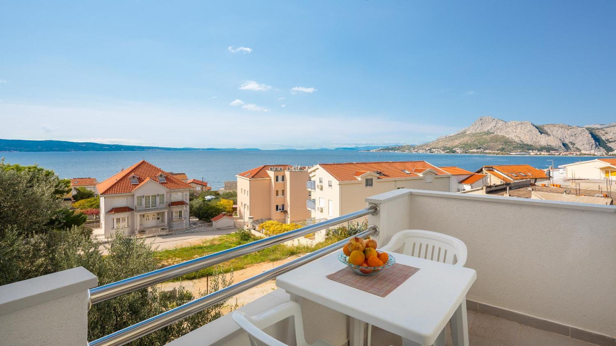 Apartments Roza Омиш Экстерьер фото