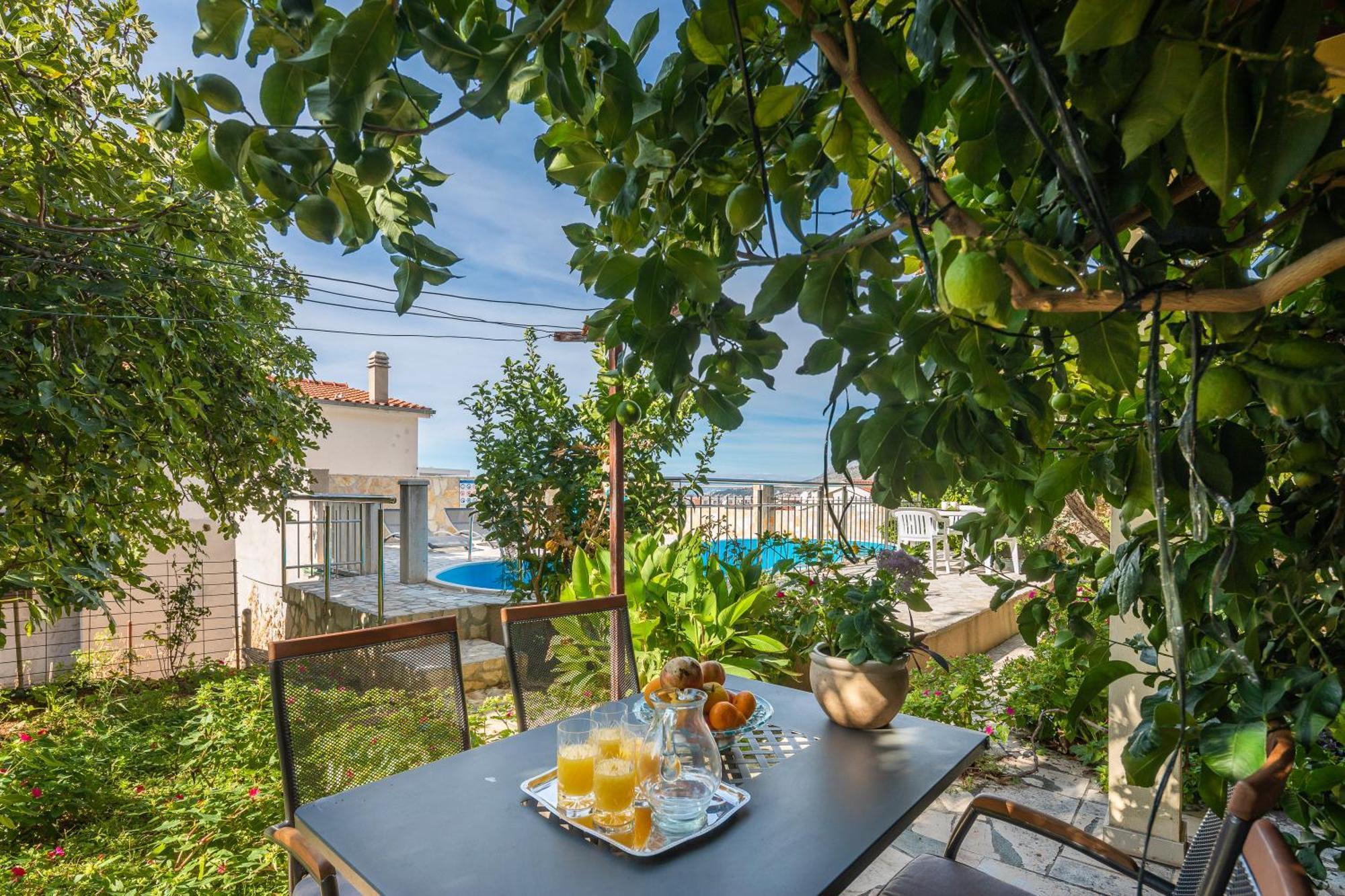 Apartments Roza Омиш Экстерьер фото