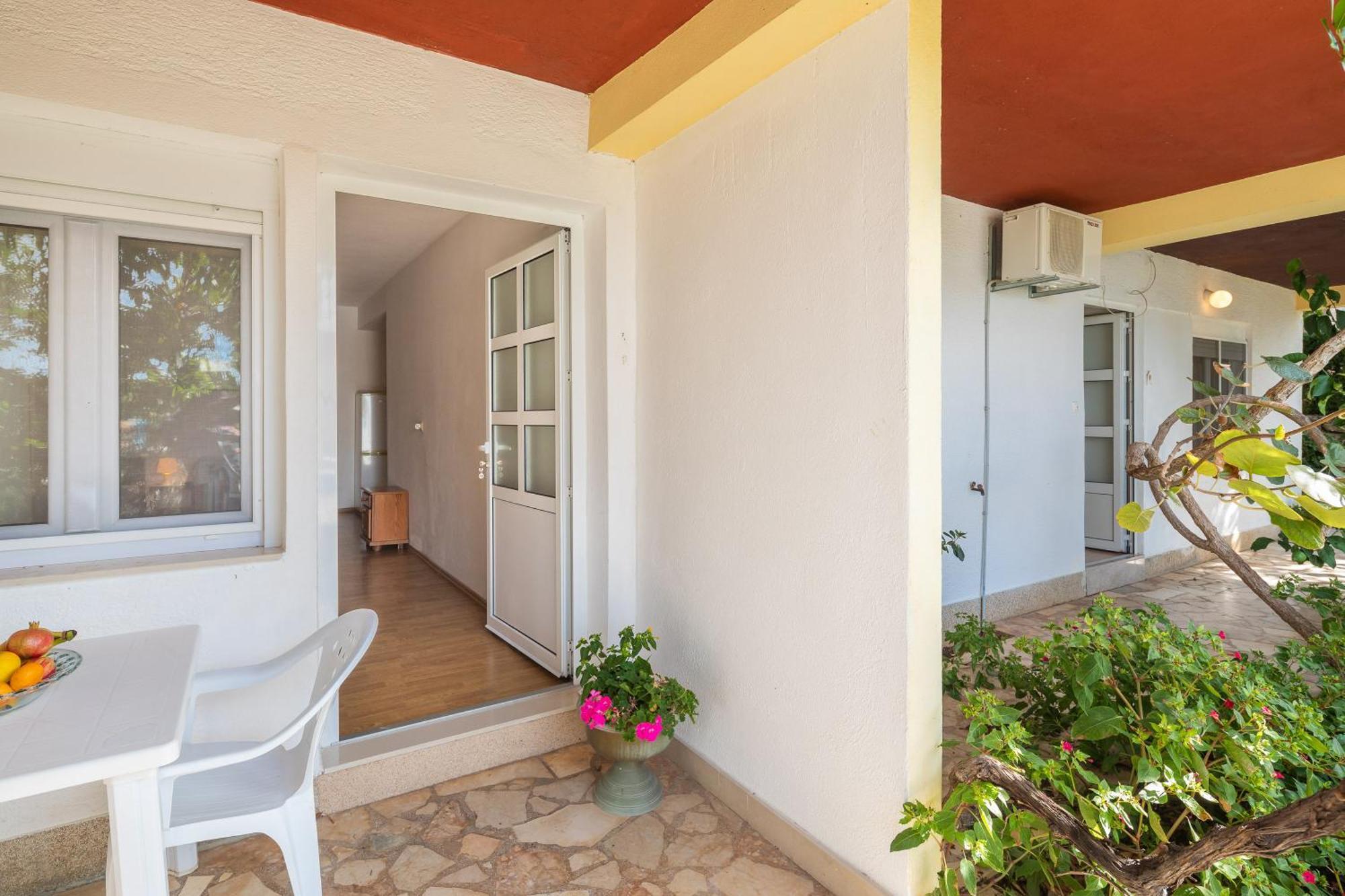 Apartments Roza Омиш Экстерьер фото