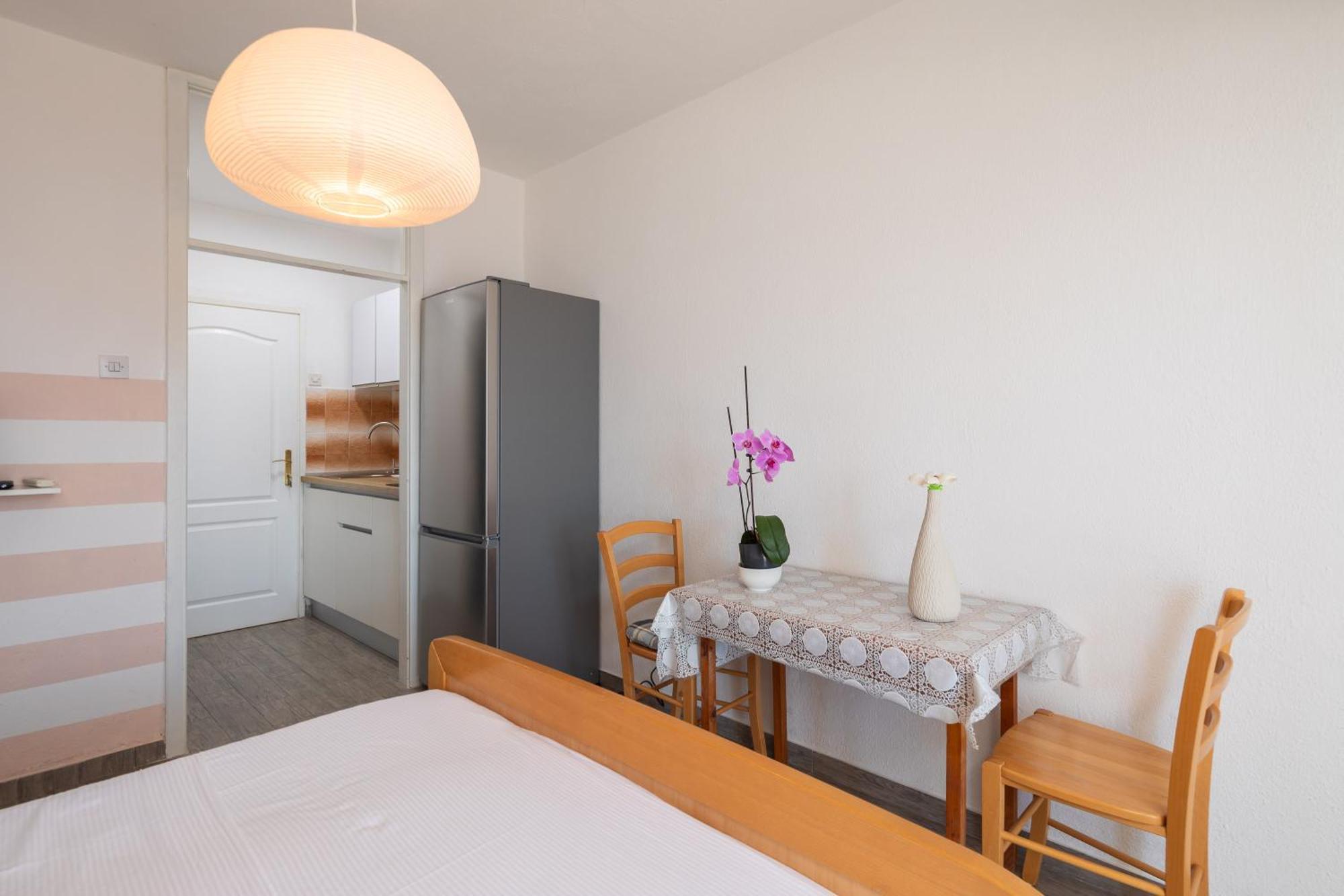 Apartments Roza Омиш Экстерьер фото