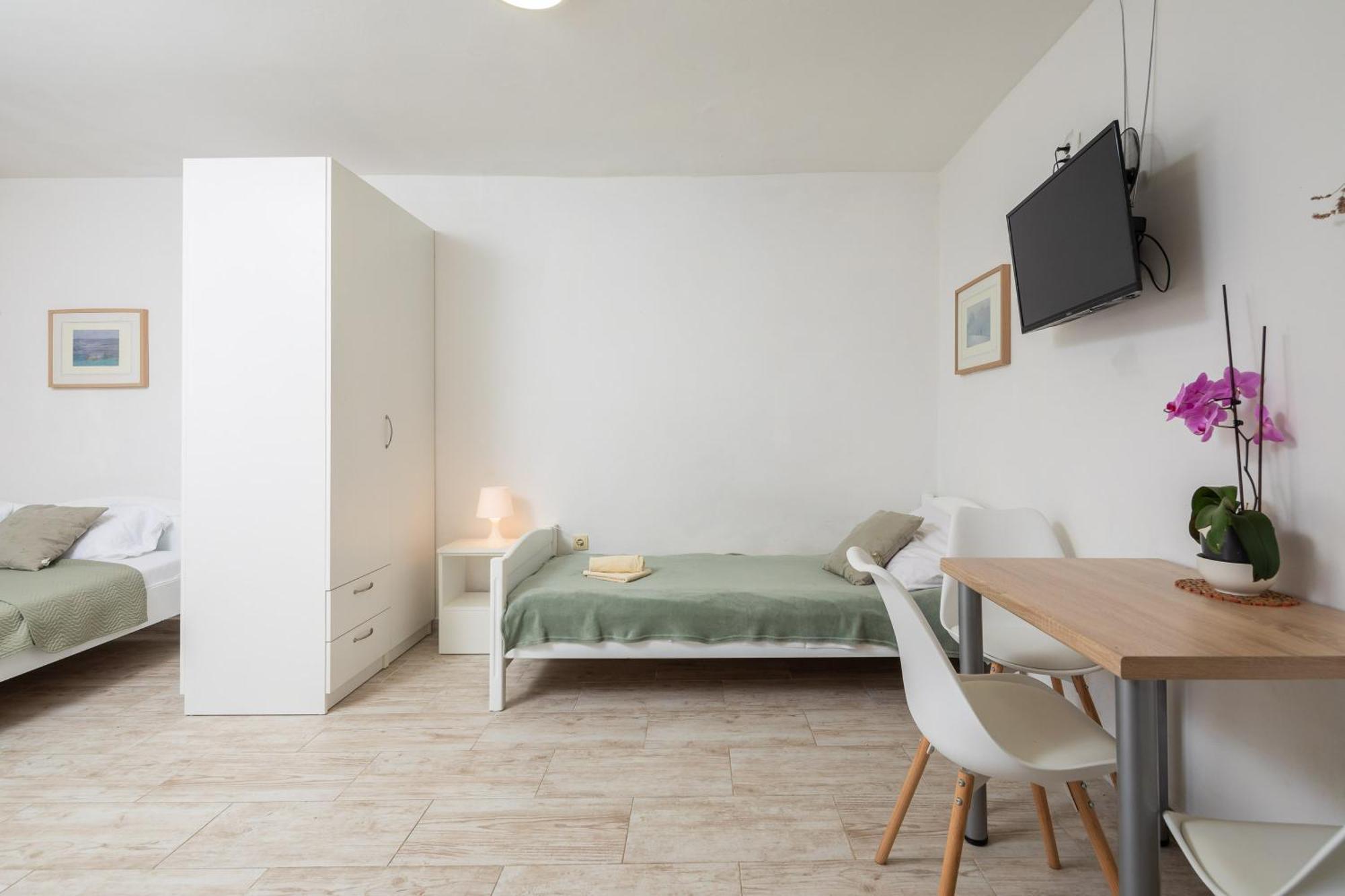Apartments Roza Омиш Экстерьер фото