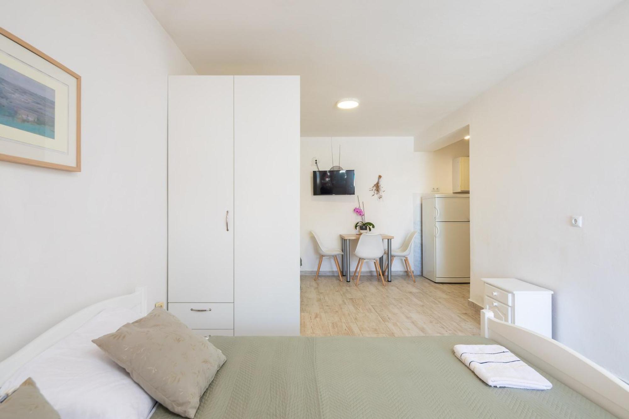 Apartments Roza Омиш Экстерьер фото