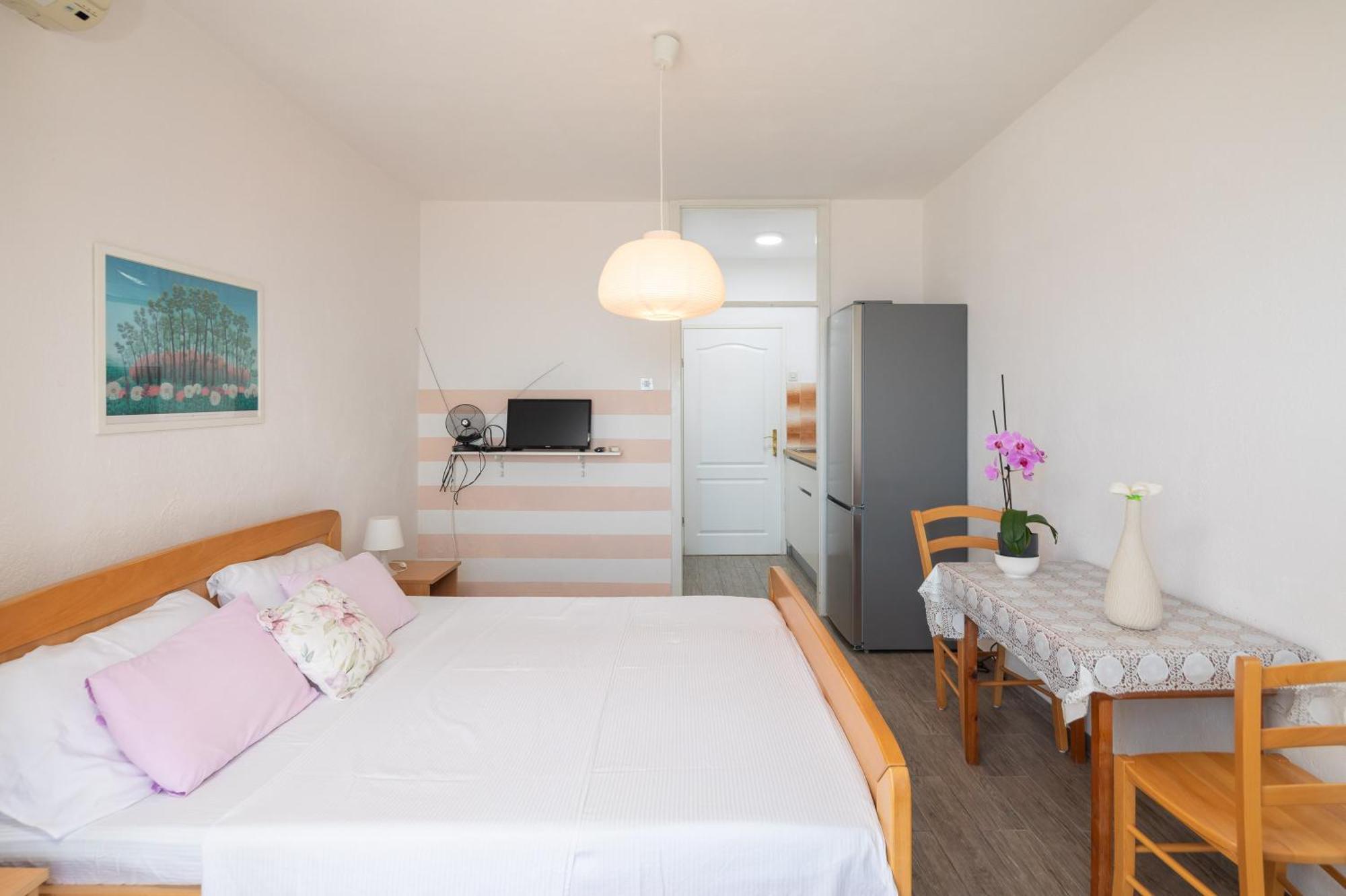 Apartments Roza Омиш Экстерьер фото