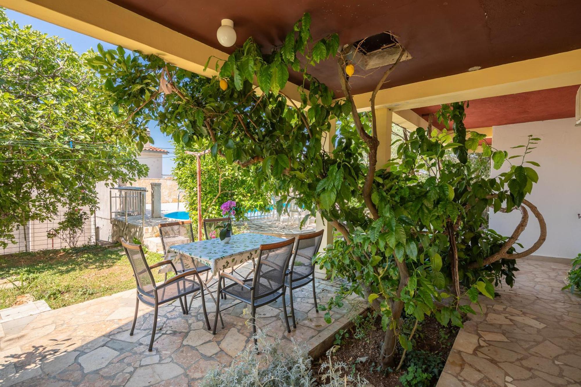 Apartments Roza Омиш Экстерьер фото